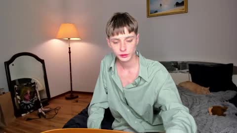 Snapshot of sweet_peach__ chatting on 12/20/24, 11:58 kira online show from 12/20/24, 11:58