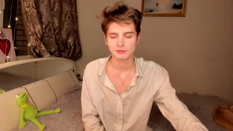 Snapshot of sweet_peach__ chatting on 03/05/25, 10:21 kira online show from 03/05/25, 10:21