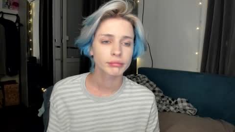 Snapshot of sweet_peach__ chatting on 09/11/25, 09:26 kira online show from 09/11/25, 09:26