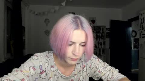 Snapshot of sweet_peach__ chatting on 10/23/25, 09:46 kira online show from 10/23/25, 09:46