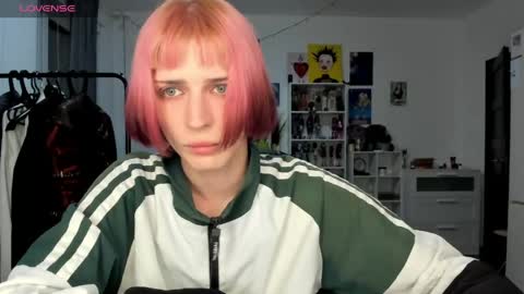 kira online show from 04/15/26, 05:53