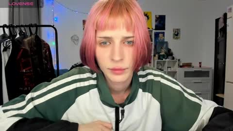 kira online show from 04/16/26, 07:47