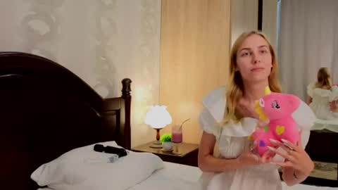 sweet_pixie__ online show from 07/13/26, 06:16