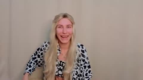 sweet_pixie__ online show from 07/14/26, 02:27