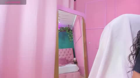 Yeileen online show from 03/25/26, 09:54