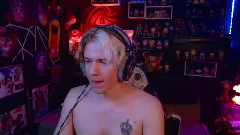 Snapshot of sweet_steve chatting on 09/18/25, 04:03 Matt online show from 09/18/25, 04:03