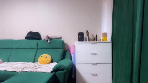 sweet_strawberr online show from 10/21/25, 08:26