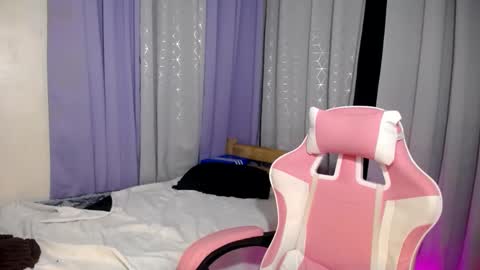 Snapshot of sweet_trishaxx chatting on 02/16/25, 07:04 Trisha online show from 02/16/25, 07:04