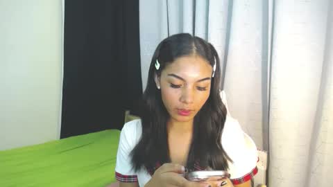 Snapshot of sweet_trishaxx chatting on 09/22/25, 01:02 Trisha online show from 09/22/25, 01:02