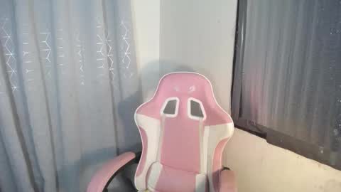 Snapshot of sweet_trishaxx chatting on 10/14/25, 09:37 Trisha online show from 10/14/25, 09:37