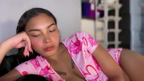 Snapshot of sweet_trishaxx chatting on 05/15/26, 05:58 Trisha online show from 05/15/26, 05:58