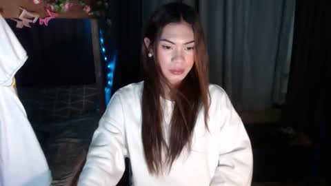 sweet_vell online show from 04/23/26, 11:20