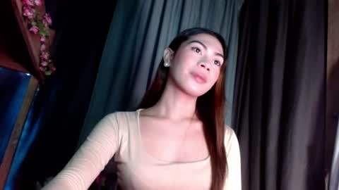 sweet_vell online show from 06/08/26, 07:03