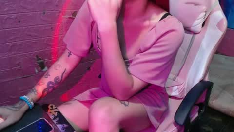 Snapshot of sweet_vina18 chatting on 11/23/25, 07:30 sweet_vina18 online show from 11/23/25, 07:30