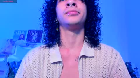 Snapshot of sweet_vond chatting on 12/02/24, 01:02 Steven independent model online show from 12/02/24, 01:02