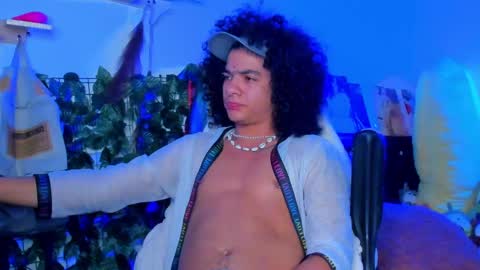 Snapshot of sweet_vond chatting on 01/18/25, 11:22 Steven independent model online show from 01/18/25, 11:22