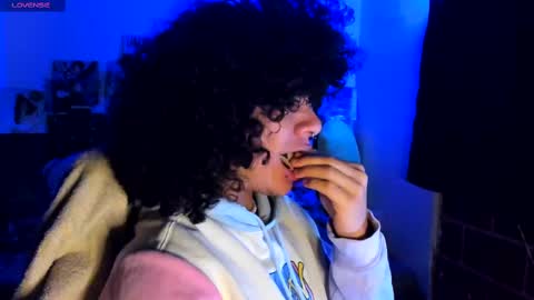 Snapshot of sweet_vond chatting on 03/08/25, 04:45 Steven independent model online show from 03/08/25, 04:45