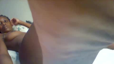 Snapshot of sweet_xtin12 chatting on 09/17/25, 02:57 Sexy petite online show from 09/17/25, 02:57