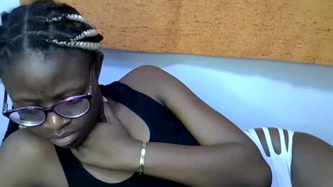 Snapshot of sweet_zarah chatting on 02/19/26, 02:40 sweet_zarah online show from 02/19/26, 02:40