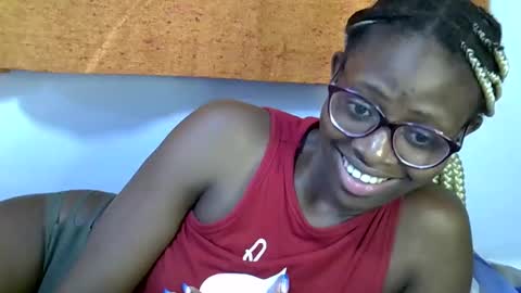 Snapshot of sweet_zarah chatting on 02/22/26, 02:15 sweet_zarah online show from 02/22/26, 02:15