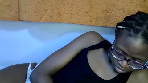 Snapshot of sweet_zarah chatting on 02/23/26, 05:32 sweet_zarah online show from 02/23/26, 05:32