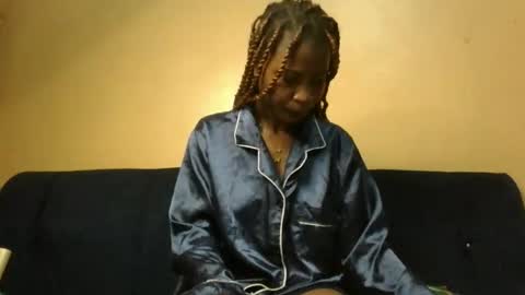 Snapshot of sweet_zella chatting on 05/17/26, 01:14 zellate online show from 05/17/26, 01:14