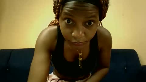 Snapshot of sweet_zella chatting on 05/20/26, 04:18 zellate online show from 05/20/26, 04:18