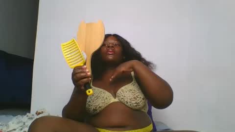 Snapshot of sweetafricangal chatting on 01/16/25, 05:33 NASHA online show from 01/16/25, 05:33