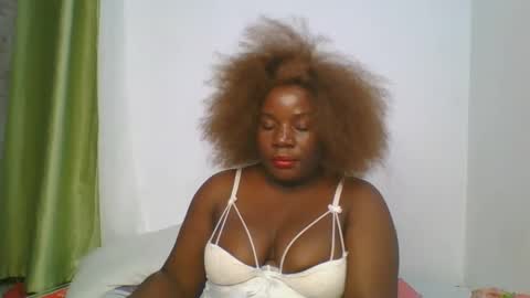 Snapshot of sweetafricangal chatting on 02/19/25, 09:25 NASHA online show from 02/19/25, 09:25