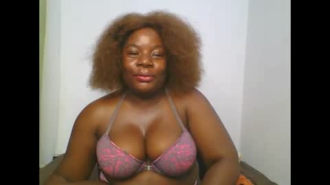 Snapshot of sweetafricangal chatting on 02/25/25, 02:47 NASHA online show from 02/25/25, 02:47