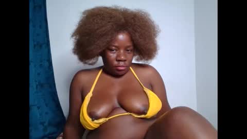 Snapshot of sweetafricangal chatting on 10/08/25, 03:42 NASHA online show from 10/08/25, 03:42