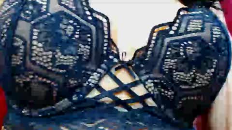 Snapshot of sweetahkiss chatting on 02/01/25, 01:02 SweetKiss online show from 02/01/25, 01:02