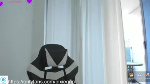 Snapshot of sweetaura0_0 chatting on 06/15/26, 12:51 SweetAura0 0 online show from 06/15/26, 12:51