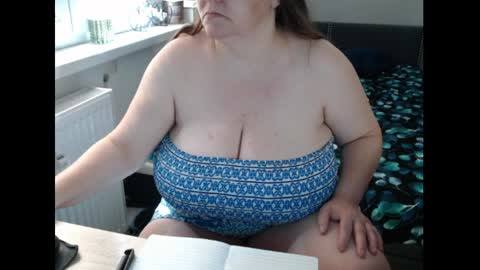 Snapshot of sweetboobs85h chatting on 05/31/26, 08:43 Sweetboobs85h online show from 05/31/26, 08:43