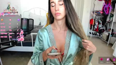 Snapshot of sweetbuttocks chatting on 01/12/25, 08:14 Anna online show from 01/12/25, 08:14