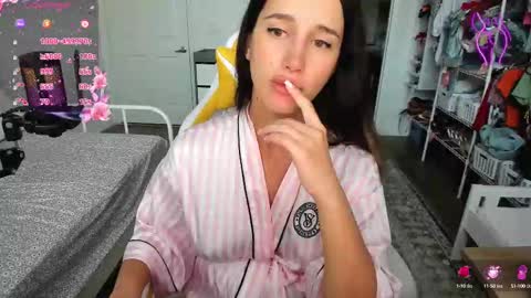 Snapshot of sweetbuttocks chatting on 09/12/25, 06:41 Anna online show from 09/12/25, 06:41