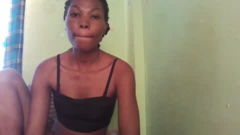 Snapshot of sweetcandy910 chatting on 11/03/25, 02:40 sweetcandy910 online show from 11/03/25, 02:40