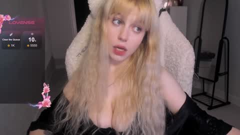 Lisa online show from 12/20/24, 12:19