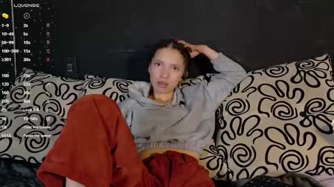 sweetdam12 online show from 10/17/25, 08:00