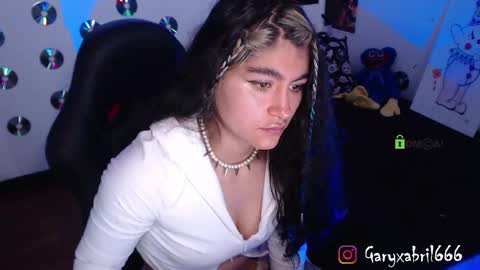 Snapshot of sweetdevil631 chatting on 02/20/25, 02:46 Abril online show from 02/20/25, 02:46