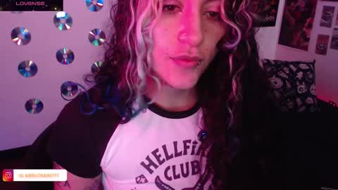 Snapshot of sweetdevil631 chatting on 11/12/25, 05:02 Abril online show from 11/12/25, 05:02