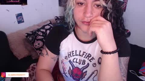 Snapshot of sweetdevil631 chatting on 11/13/25, 01:54 Abril online show from 11/13/25, 01:54