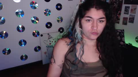 Snapshot of sweetdevil631 chatting on 11/14/25, 03:22 Abril online show from 11/14/25, 03:22