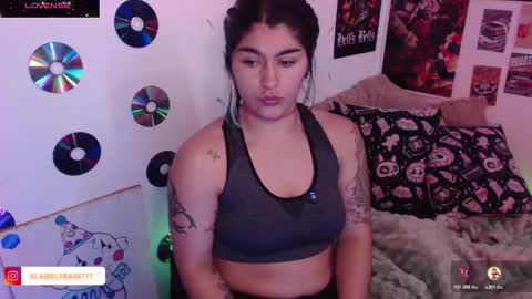 Snapshot of sweetdevil631 chatting on 11/21/25, 05:55 Abril online show from 11/21/25, 05:55