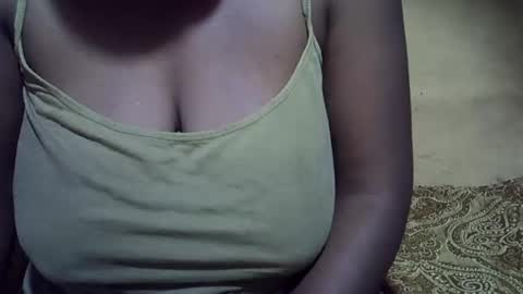 Snapshot of sweetdivah2 chatting on 05/07/26, 06:08 divinah online show from 05/07/26, 06:08