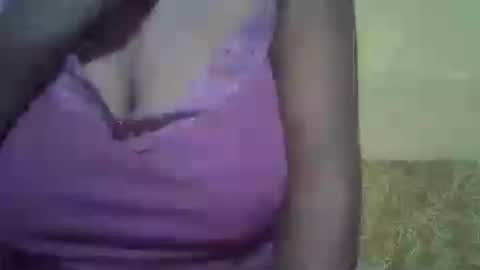 Snapshot of sweetdivah2 chatting on 06/18/26, 09:47 divinah online show from 06/18/26, 09:47