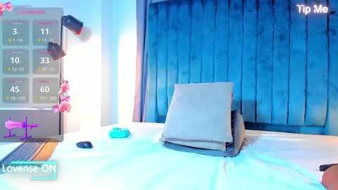 Mia online show from 05/11/26, 02:45