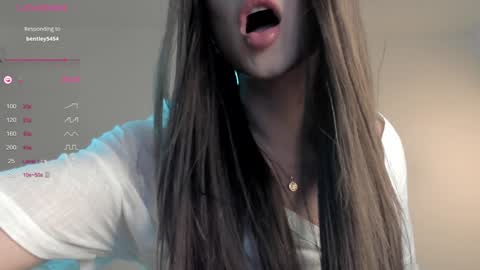 Snapshot of sweetest_bella chatting on 12/27/24, 12:39 Bella online show from 12/27/24, 12:39