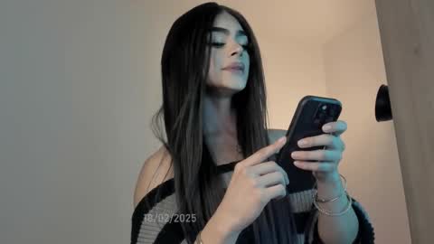 Snapshot of sweetest_bella chatting on 02/18/25, 09:42 Bella online show from 02/18/25, 09:42