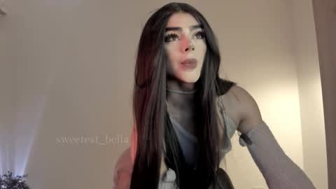 Snapshot of sweetest_bella chatting on 12/16/25, 11:21 Bella online show from 12/16/25, 11:21